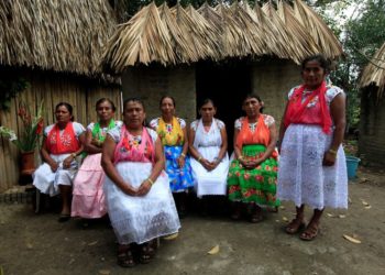 Mujeres, buscan rescatar lenguas indígenas en México