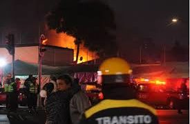 Fuerte incendio en Mercado de San Cosme, CDMX