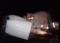 Se vuelca tráiler cargado de carne en la carretera Rioverde