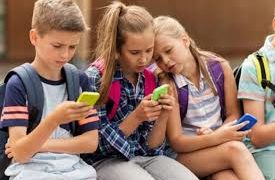 Aumentan trastornos mentales por adicción al celular