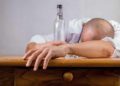 Estrés laboral puede aumentar consumo de alcohol