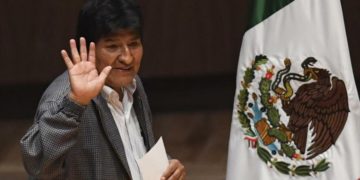 Evo Morales sale de México rumbo a Cuba