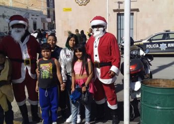 Elementos policíacos de Soledad se visten de Navidad