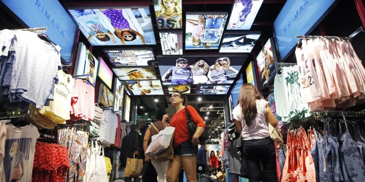 Fast-fashion: tan contaminante como los plásticos