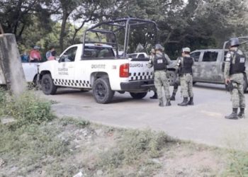 Pobladores de Tecoanapa retienen a 16 agentes de la Guardia Nacional