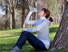 Agua embotellada es dañina para la salud y el medio ambiente