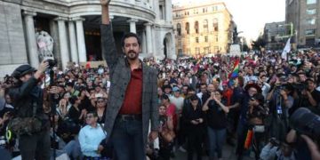 Protestan frente a Bellas Artes en apoyo a Fabián Chairez