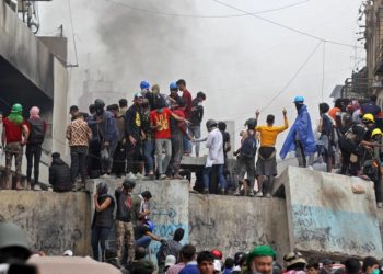 Balean a manifestantes en Irak, hay 15 muertos