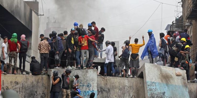 Balean a manifestantes en Irak, hay 15 muertos