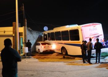 Intentan linchar a conductor tras choque