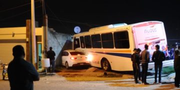 Intentan linchar a conductor tras choque