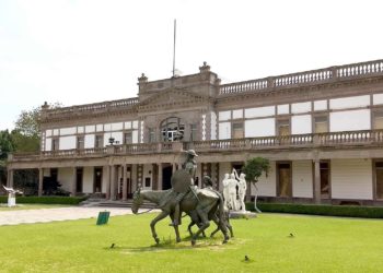 Inaugura Silvia Puyou “Introyección” en el Museo Francisco Cossío