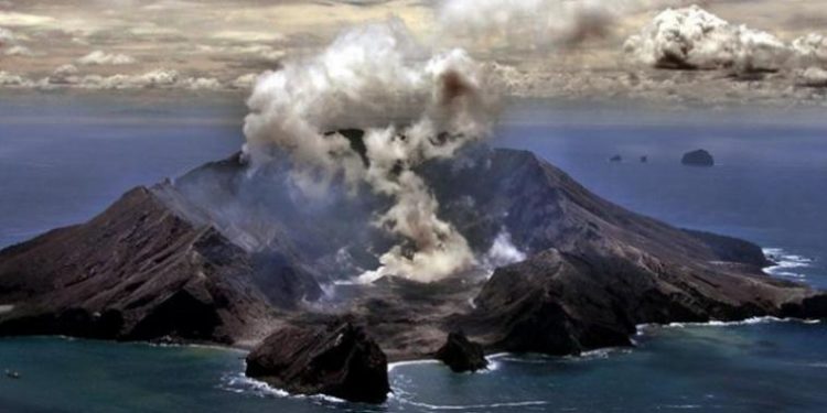Erupción de volcán en Nueva Zelanda deja muertos y desaparecidos
