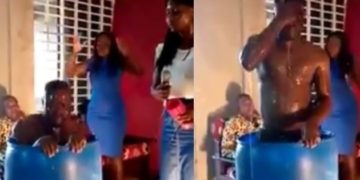 Pastor se baña en agua y obliga a fieles a que la beban