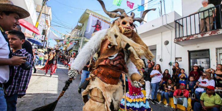 Miles de familias disfrutaron del Paseo del Pendón de Chilpancingo