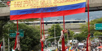 ‘Un país que siembra cuerpos’: Artistas protestan por asesinatos en Colombia