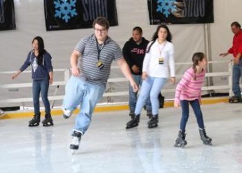 Gran afluencia a la pista de hielo