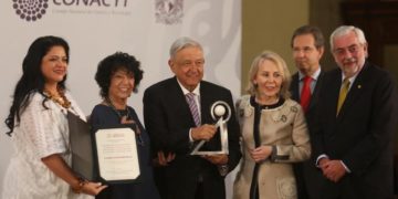 Entregan Premios Nacionales de Artes, Ciencia y Cultura y el Premio Internacional Carlos Fuentes