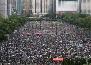 Multitudinaria marcha en Hong Kong al cumplirse 6 meses de protestas