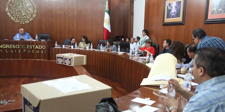 Presentan iniciativa que busca reformar Ley de Entrega Recepción
