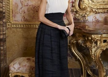 Reina Letizia sorprende al usar falda sustentable de H&M