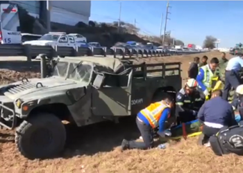 Vuelca camioneta de la Sedena, hay 8 heridos