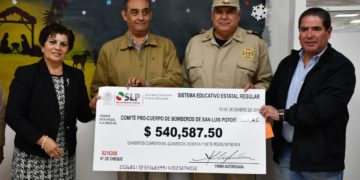 Entrega el SEER aportación a  bomberos