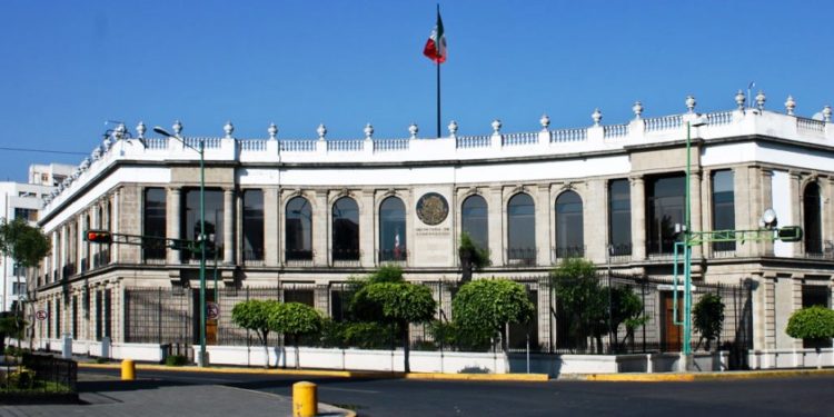 Exigen derechos en Secretaría de Gobernación