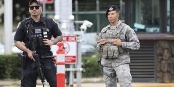 Tiroteo en base naval de EE.UU. deja tres muertos y varios heridos