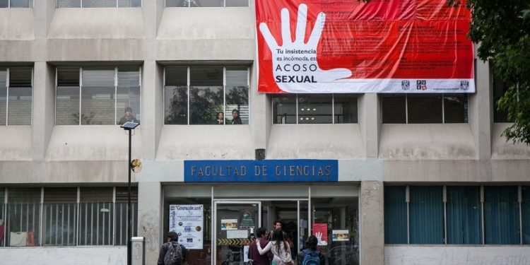 Profesoras y alumnas contra la violencia de género en la UNAM