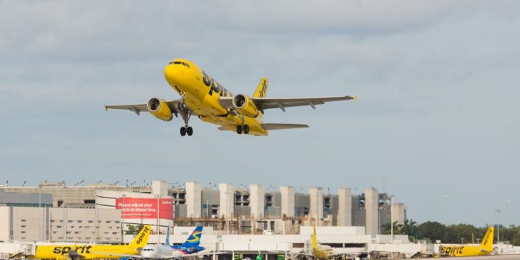 Guerra tarifaria provoca crisis en aerolíneas