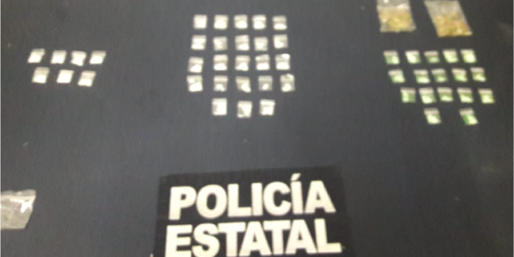 Detienen a tres personas por posesión de droga