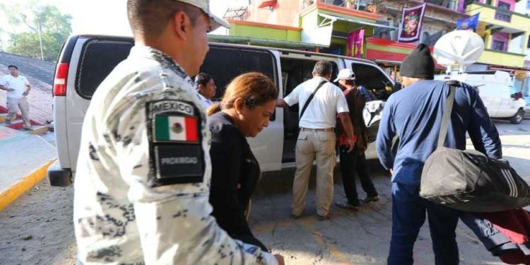 INM detiene a 10 migrantes