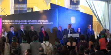 Por acoso Universidad de Guanajuato destituye a maestros