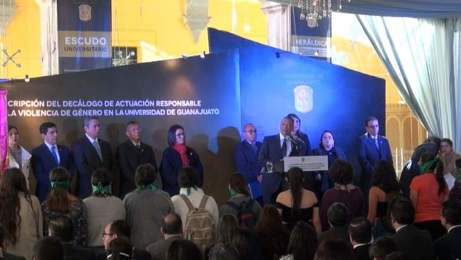 Por acoso Universidad de Guanajuato destituye a maestros
