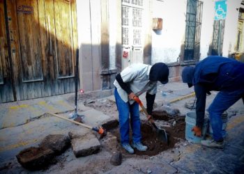 INTERAPAS realiza trabajos de bacheo en zona centro