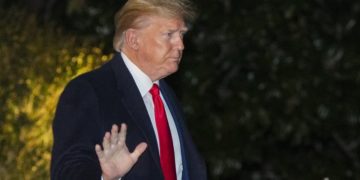 Entre disputas inicia el juicio político contra Trump