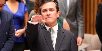 Juez rechaza reducir salario a secretario ejecutivo del INE
