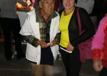 Abuelito no lograba vender nada, pero todo cambió gracias a una foto que se viralizó