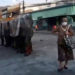 Abuelita revolucionaria, apoya a las barricadas de Chile
