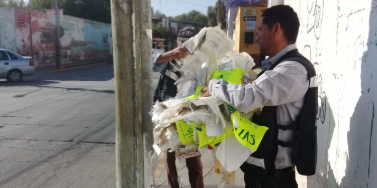 Continúa retiro de publicidad no autorizada