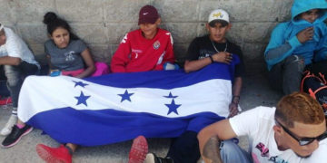 Preparan migrantes de Honduras caravana hacia EE.UU.