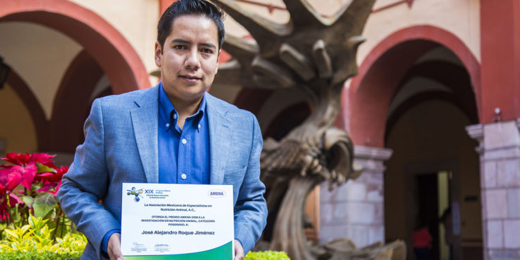Estudiante de doctorado de la UASLP, reconocido por investigación sobre nutrición animal