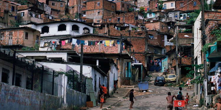 La economía mundial crece poco mientras aumentan los niveles de pobreza en América Latina