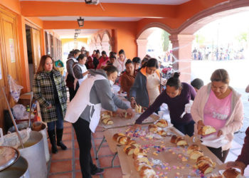 Mas de mil personas degustaron Rosca de Reyes en La Pila