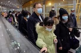 Pekín se aísla por coronavirus; prohíbe entrada y salida de autobuses