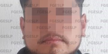Detienen a hombre que conducía vehículo robado en Ciudad Fernández