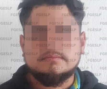 Detienen a hombre que conducía vehículo robado en Ciudad Fernández