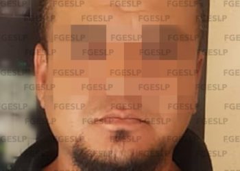 Detienen a hombre por agresión con machete