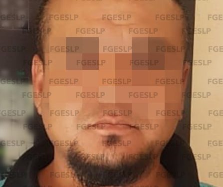Detienen a hombre por agresión con machete